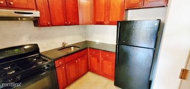 Main picture of 2524 Broadway