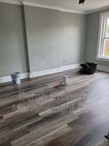 Main picture of 35 W Main St