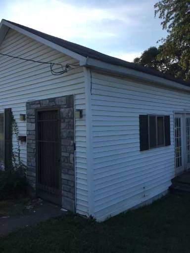 Main picture of 811 E Main St