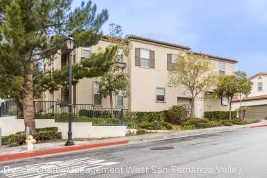 Main picture of 20422 Paseo Azul