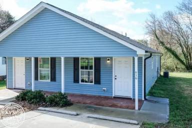 Main picture of 616 E Pine Ave