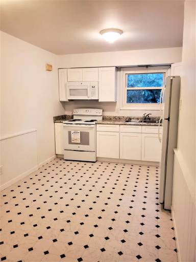 Main picture of 39 Grove Ave