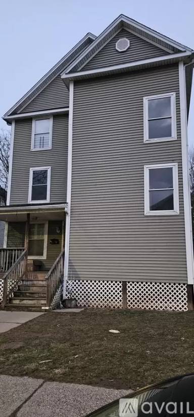 Main picture of 30 Putnam St