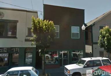 Main picture of 725 Bridge St