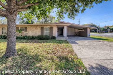 Main picture of 102 Oakhurst Pl