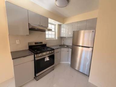 Main picture of 1039 E 223rd St