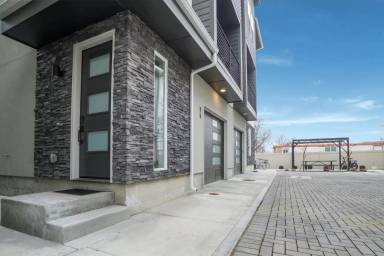 Main picture of 479 E Violets Cove Ln