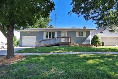 Main picture of 109 W Dewey St
