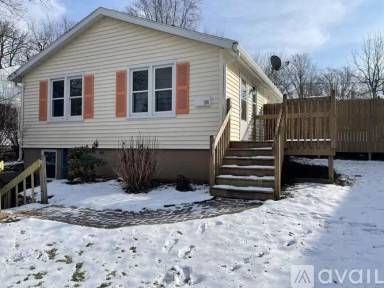 Main picture of 205 E Lakeview Ave