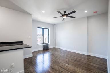 Main picture of 425 Metropolitan Ave