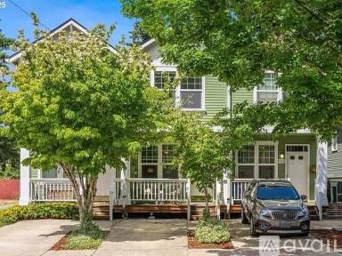 Main picture of 121 SE 8th Ave