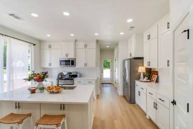 Main picture of 1107 W 9th Ave