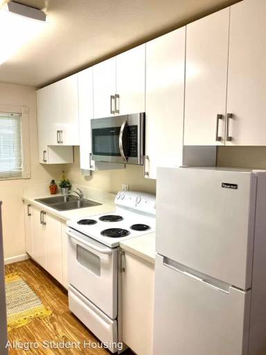 Main picture of 8025 Beverly Dr