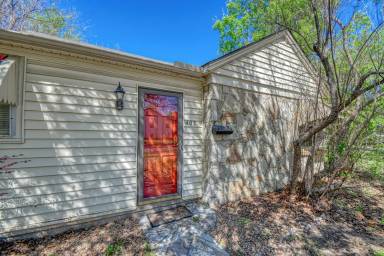 Main picture of 402 S Lahoma Ave