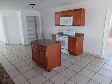 Main picture of 2299 Park Pl