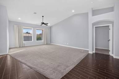 Main picture of 2792 S Aurora Ave