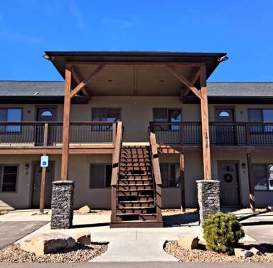 Main picture of 1815 College Ln