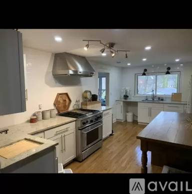 Main picture of 2513 Henderson Rd