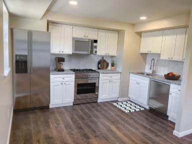 Main picture of 90 Jackson St