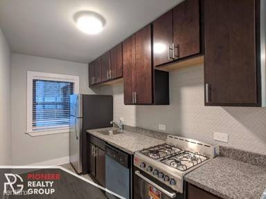 Main picture of 1435 N Dearborn St