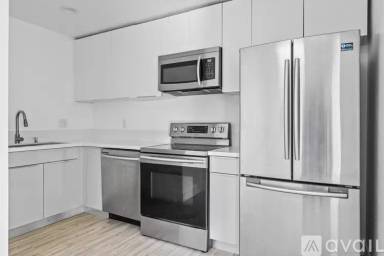 Main picture of 850 N Van Ness Ave
