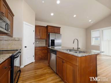 Main picture of 8211 NE 20th St