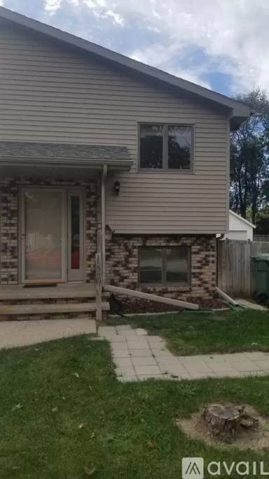 Main picture of 122 S James St