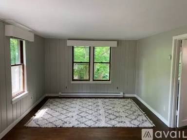 Main picture of 321 E Oak St