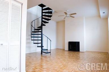 Main picture of 3751 N Halsted St