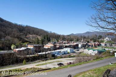 Main picture of 121 Drury Ln