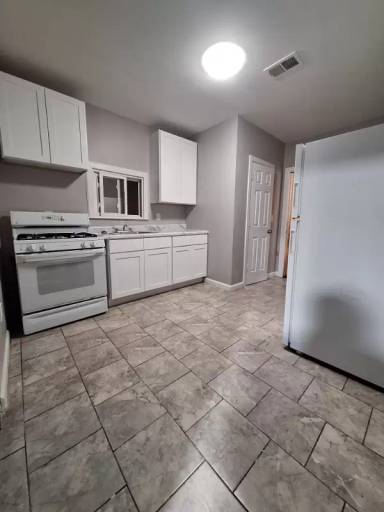 Main picture of 32 Market St