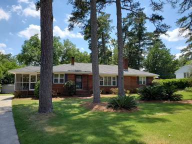 Main picture of 2220 Crestwood Dr
