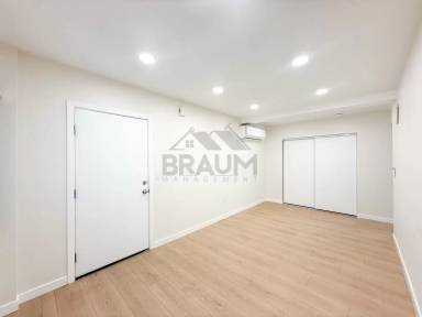 Main picture of 15634 Leadwell St