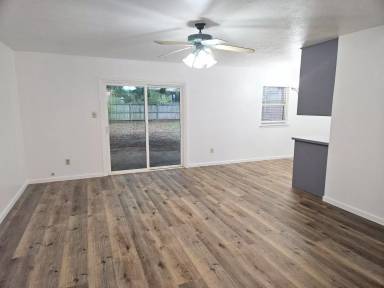Main picture of 823 N Ector Dr