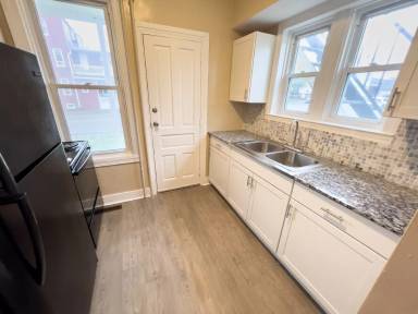 Main picture of 702 Roosevelt Ave