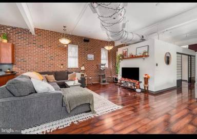 Main picture of 18 E Sunbury St