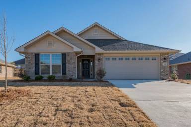 Main picture of 164 Greenwood Cir