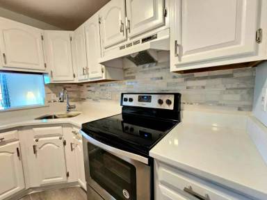 Main picture of 77 Bennington St
