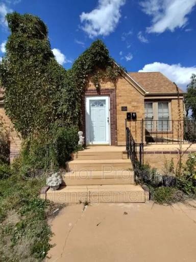 Main picture of 104 W Pershing Blvd