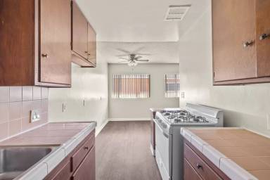 Main picture of 418 W Regent St