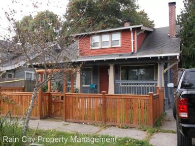 Main picture of 832 S Ferry St