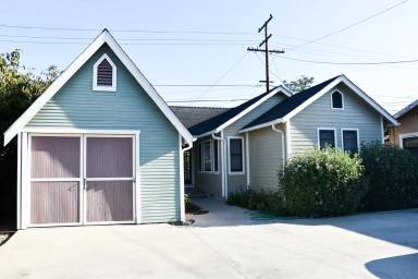 Main picture of 545 E Jefferson Ave