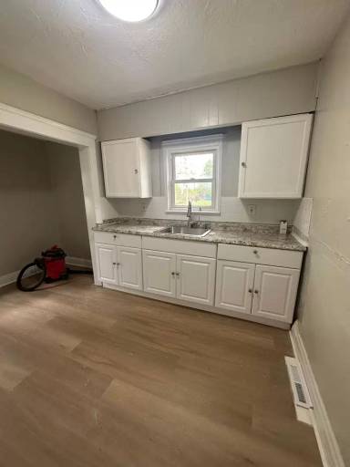 Main picture of 13006 Woodside Ave