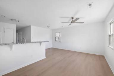 Main picture of 1436 W 27th St