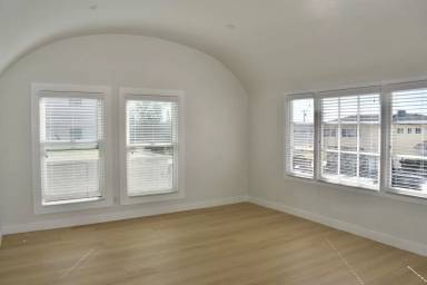 Main picture of 1260 W 9th St
