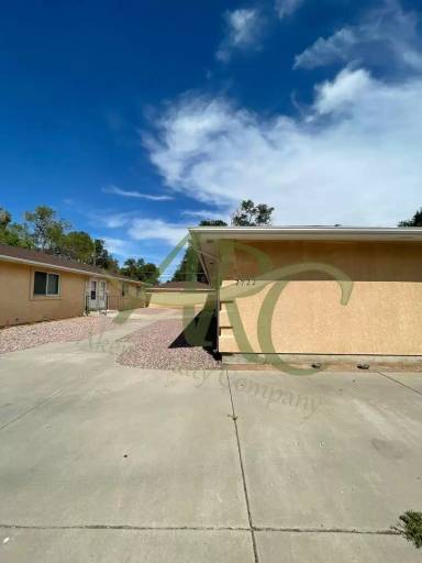 Main picture of 2722 Poplar St