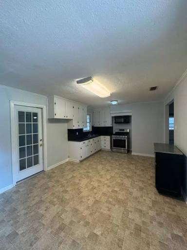 Main picture of 1504 Leslie St