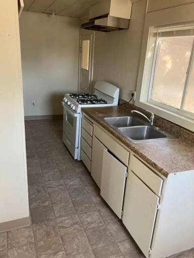 Main picture of 9330 Latham Dr
