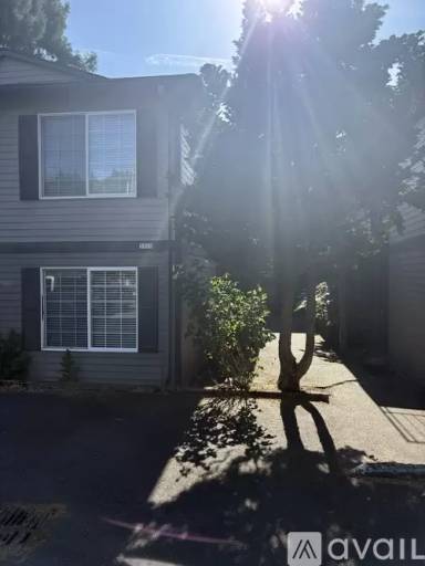 Main picture of 5920 S Hood Ave