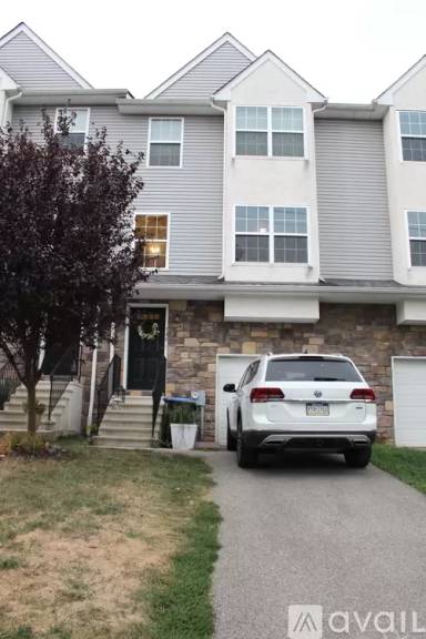 Main picture of 748 Cedar Ln